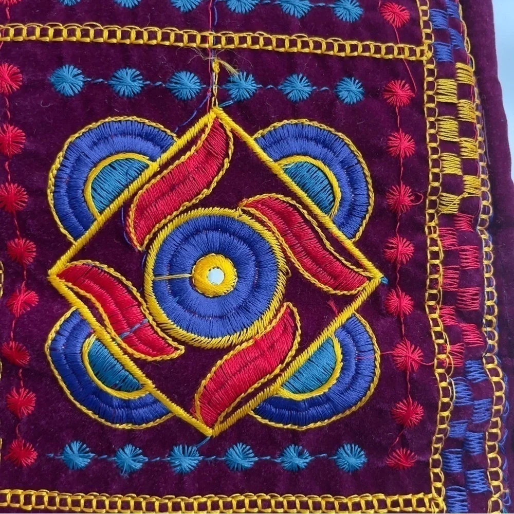Traditional Ethnic Asian Velvet Mobile / Money Purse/ Bag w/Flower Embroidery